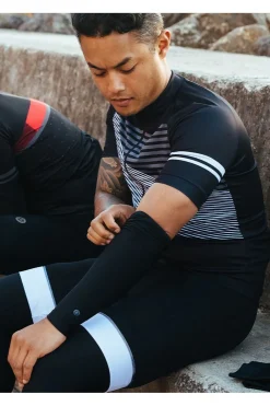 Hot Agu Armstuk Essential black