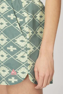 Fashion Ayacucho Short Togo Amphibious W Sage Leaf Print