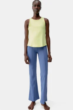 Top Daila-Born Living Hot