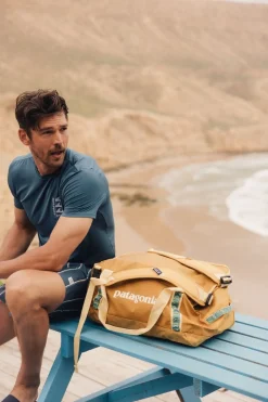 New Patagonia Reistas Black Hole Duffel 40L Pufferfish Gold