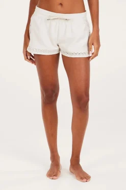 Short Tenerife-Protest Fashion