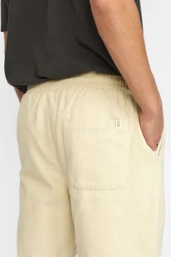 Short 4054-Revolution Hot