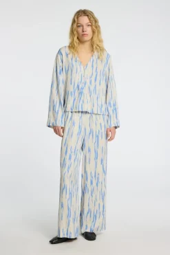 Best Selected Blouse Baela Ls Aop V-Neck Top B Birch Aop