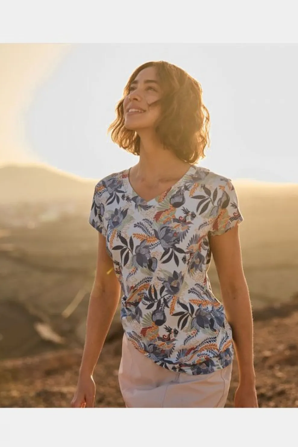 T-Shirt Neha V-Neck Tee-Sherpa Outlet