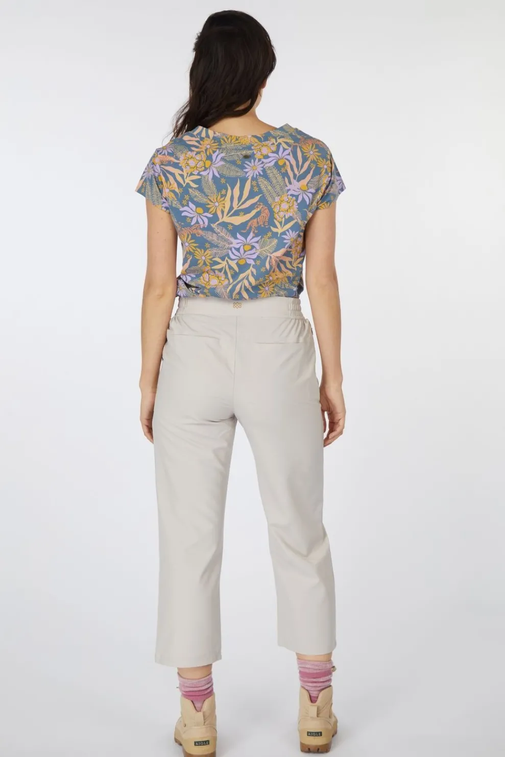 T-Shirt Neha V-Neck Tee-Sherpa Fashion