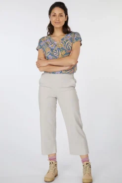 T-Shirt Neha V-Neck Tee-Sherpa Fashion