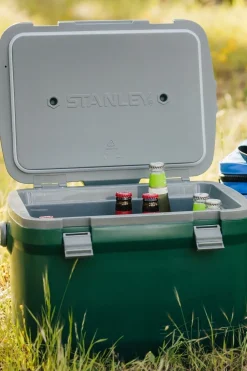 The Easy-Carry Outdoor Cooler 15.1L/16Qt-Stanley Outlet